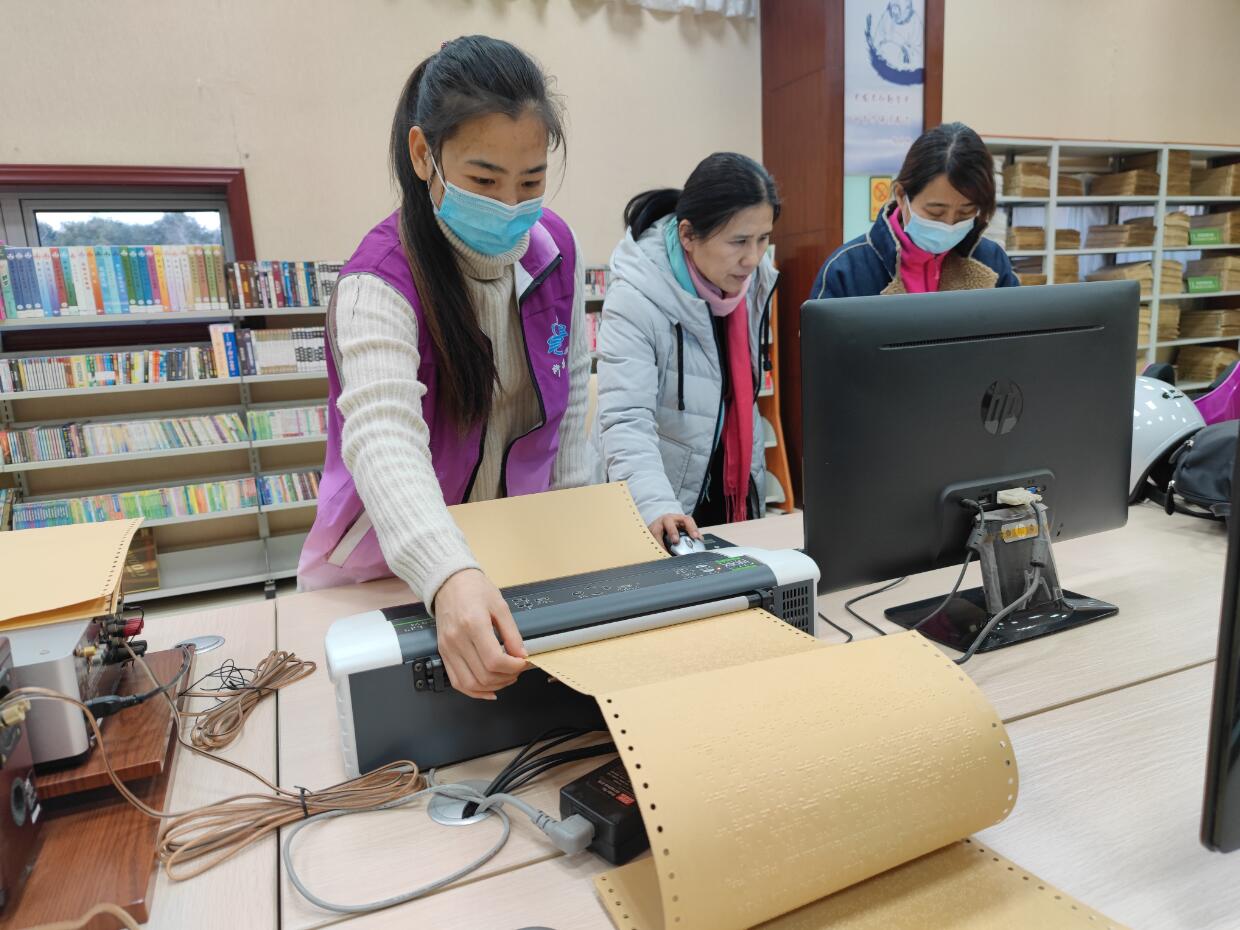许昌市图书馆为特殊教育学校打印期末试卷